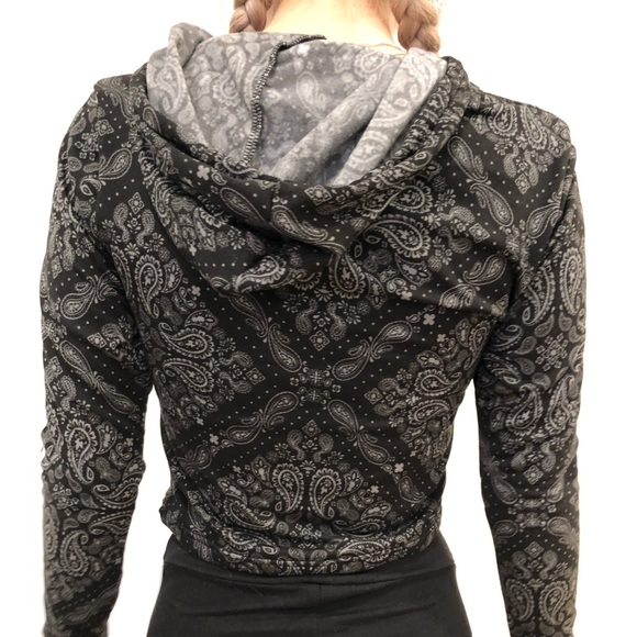 Patterned Stretchy Pullover Sweatshirt - Picture 3 of 8